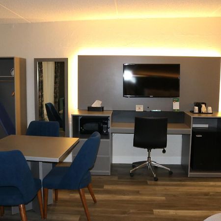 Quality Inn Bangor Airport Exterior photo
