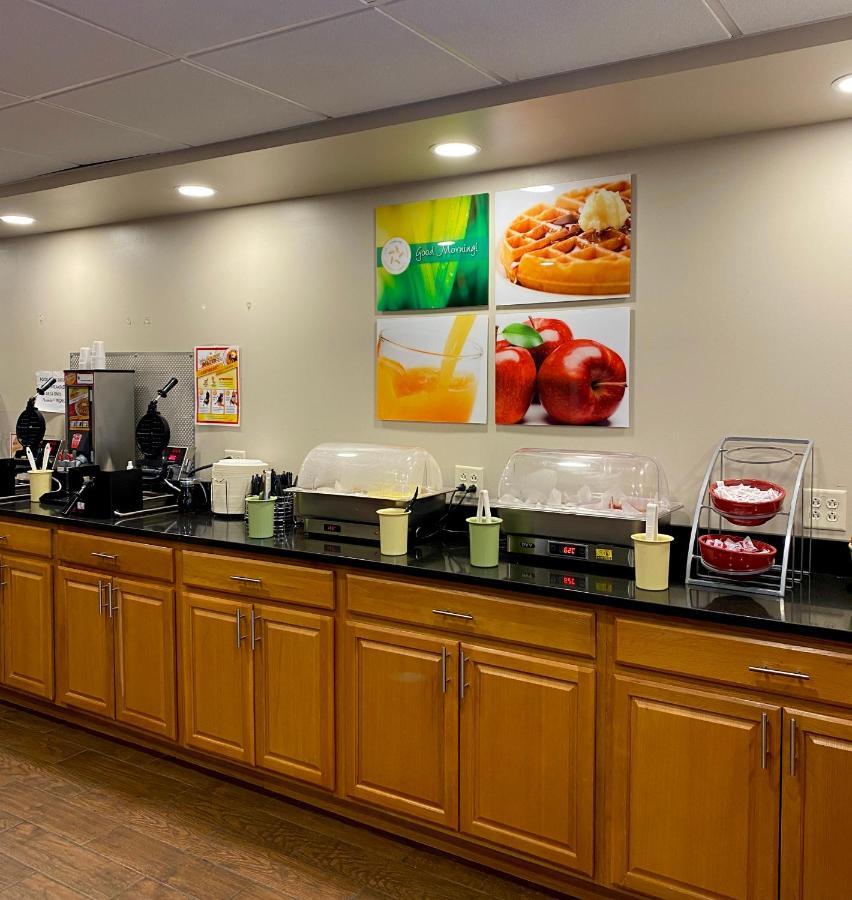 Quality Inn Bangor Airport Exterior photo