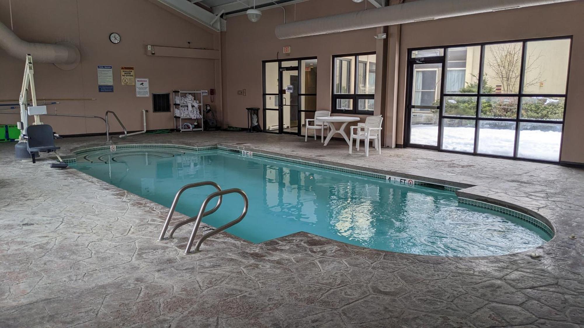 Quality Inn Bangor Airport Exterior photo