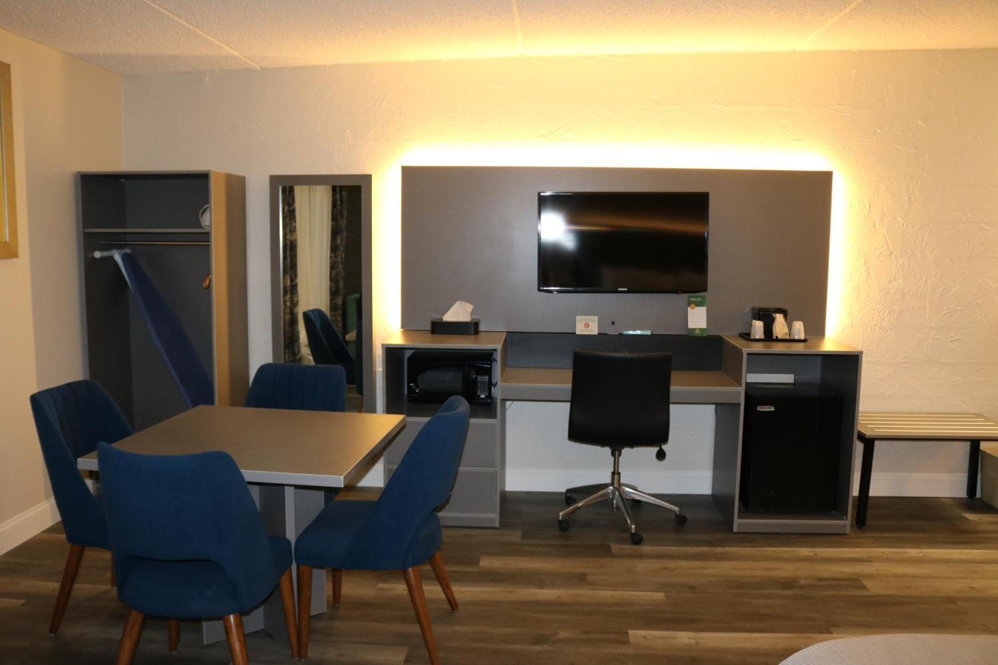 Quality Inn Bangor Airport Exterior photo