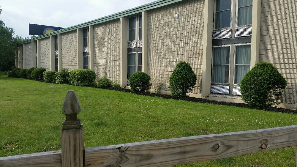 Quality Inn Bangor Airport Exterior photo
